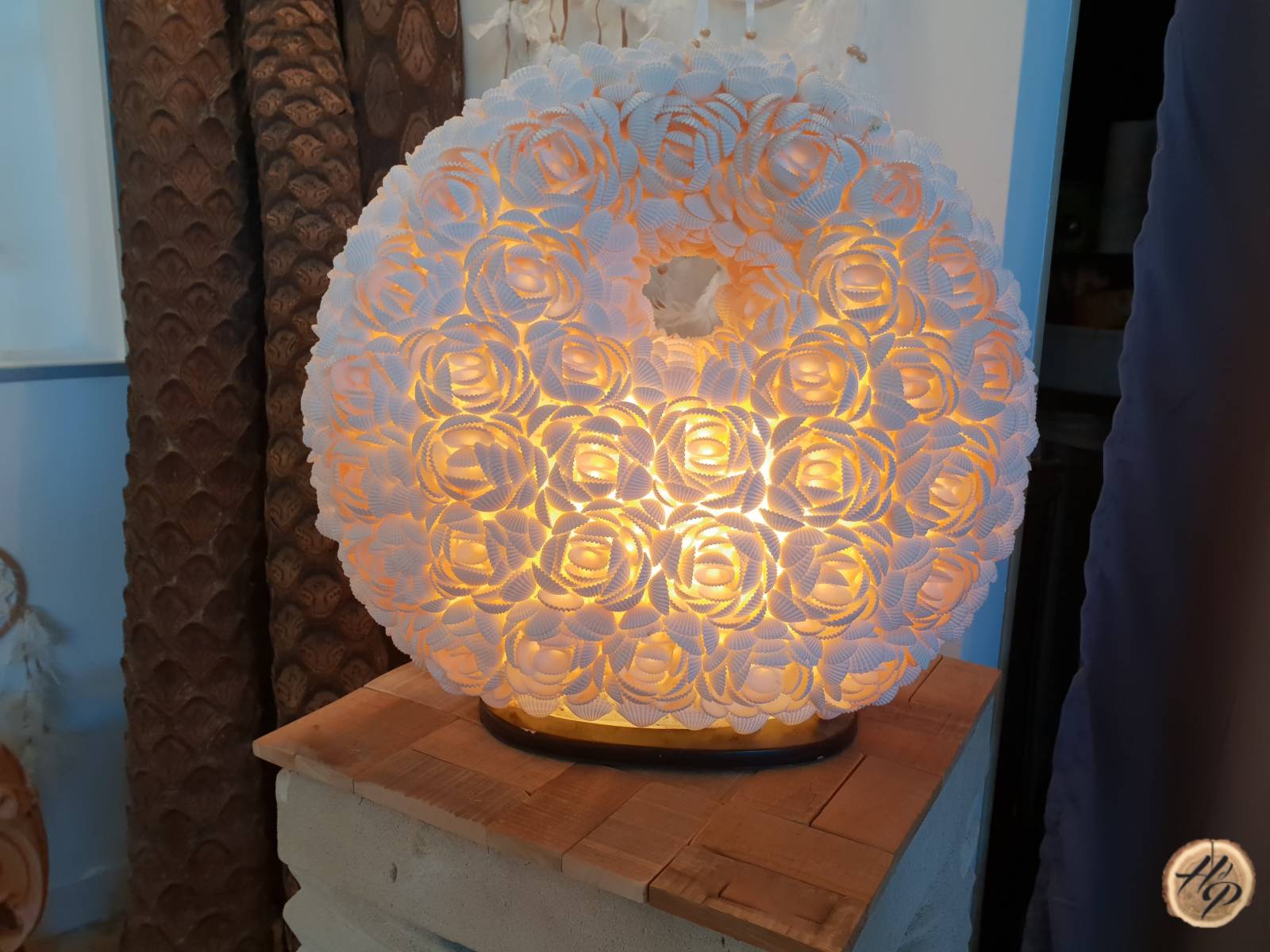 lampe en coquillage véritable travaillée à la main unique Marseille 13