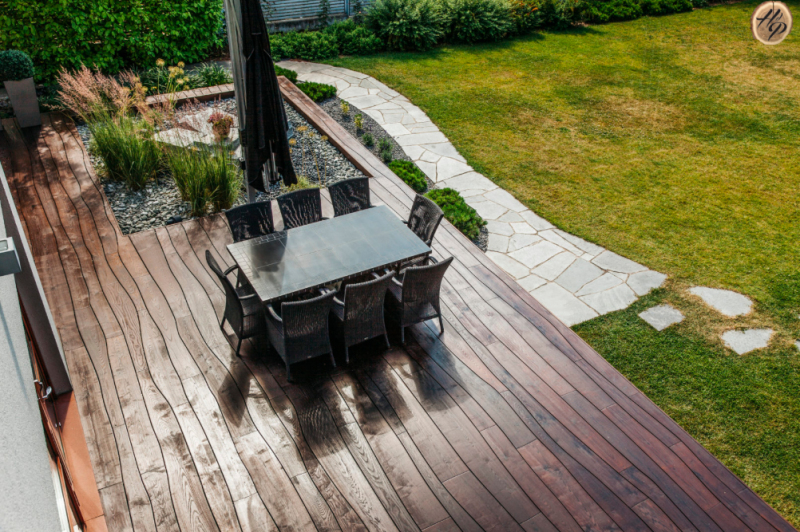 lames de terrasse en bois massif pour extérieur bureau Paris 95