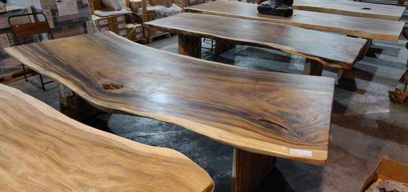 table bois exotique massive 3 mètre chambre d'hôte Marseille 13