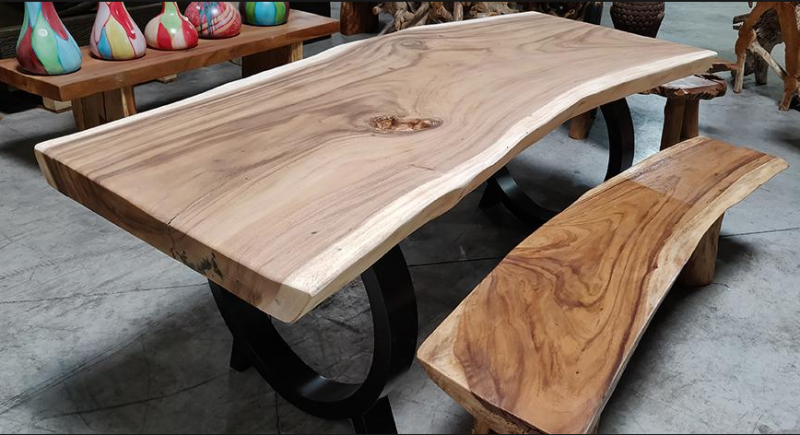 Table en bois exotique massive plage privée Lyon 69